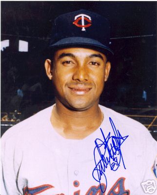 JULIO BECQUER MINNESOTA TWINS SIGNED 8X10 PHOTO W/COA
