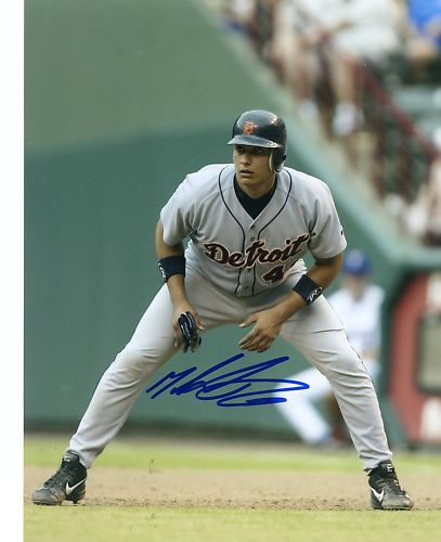MIKE RIVERA    DETROIT  TIGERS  SIGNED  8X10 PHOTO
