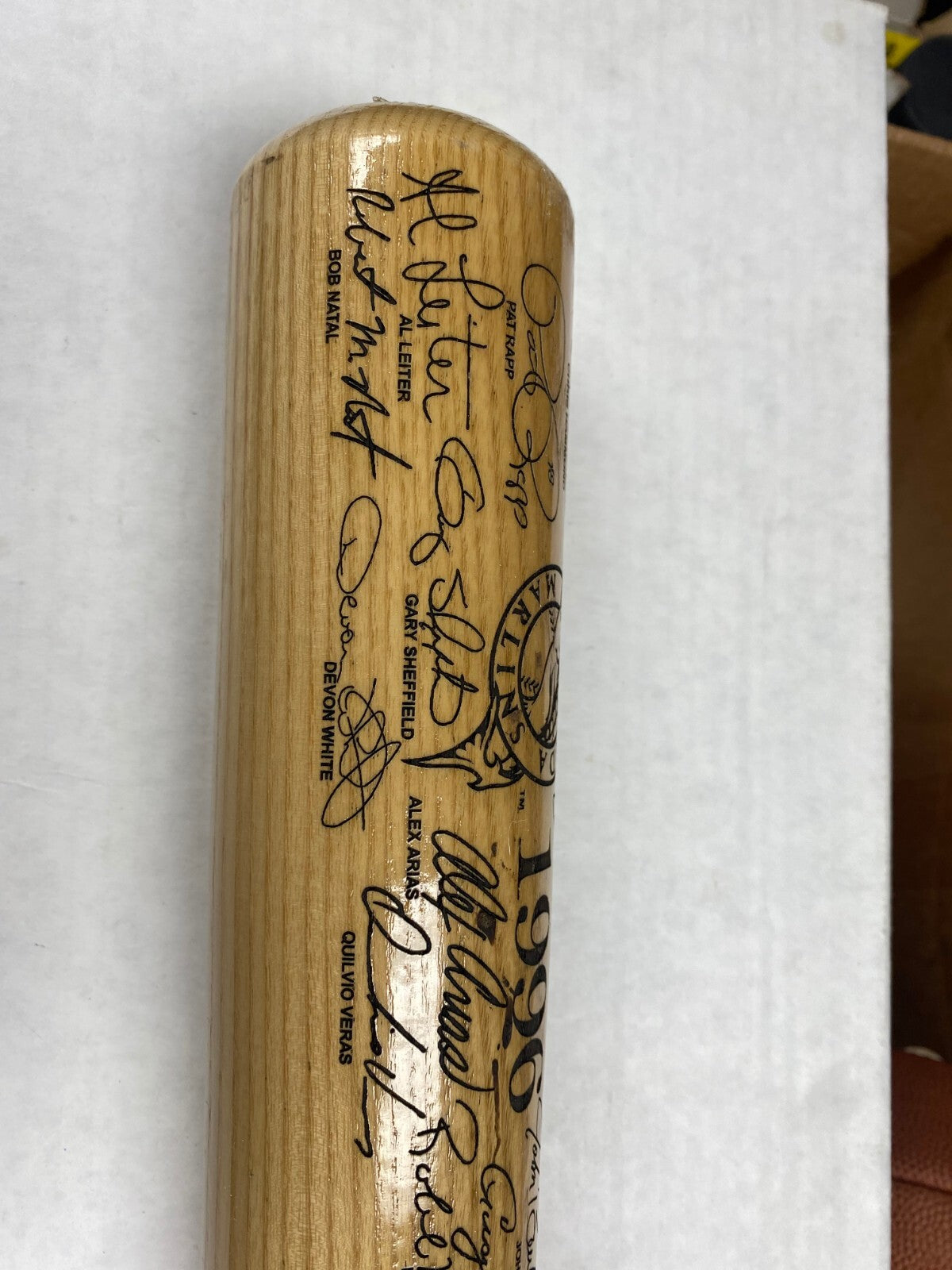 1996 HEAVY HITTER FLORIDA MARLINS TEAM SIGNED LIMITED EDITION BAT W/BOX
