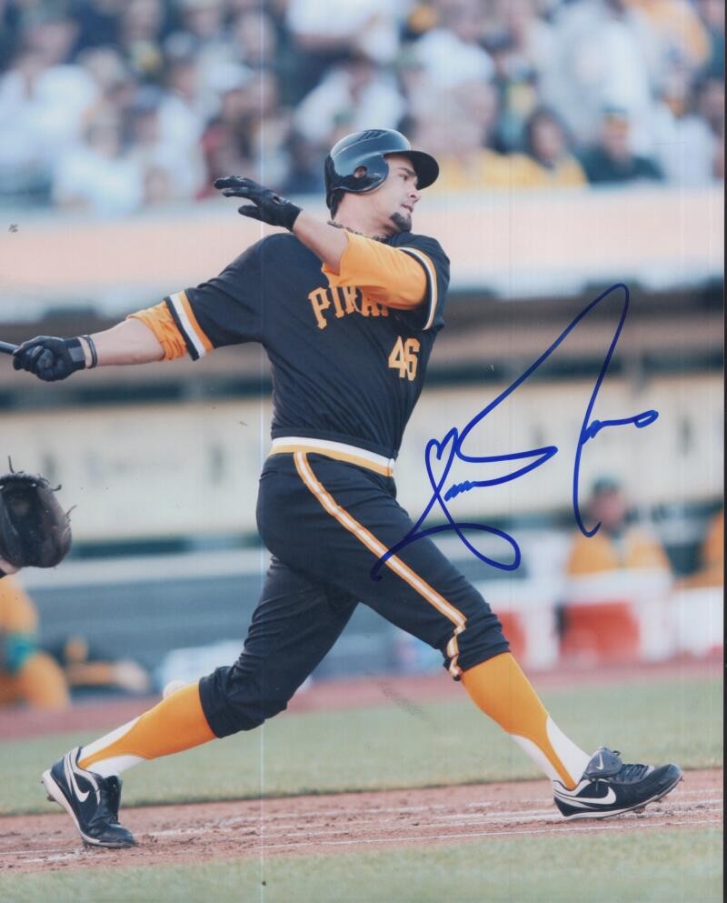 GARRETT JONES PIRATES SIGNED AUTOGRAPHED 8X10 PHOTO W/ COA