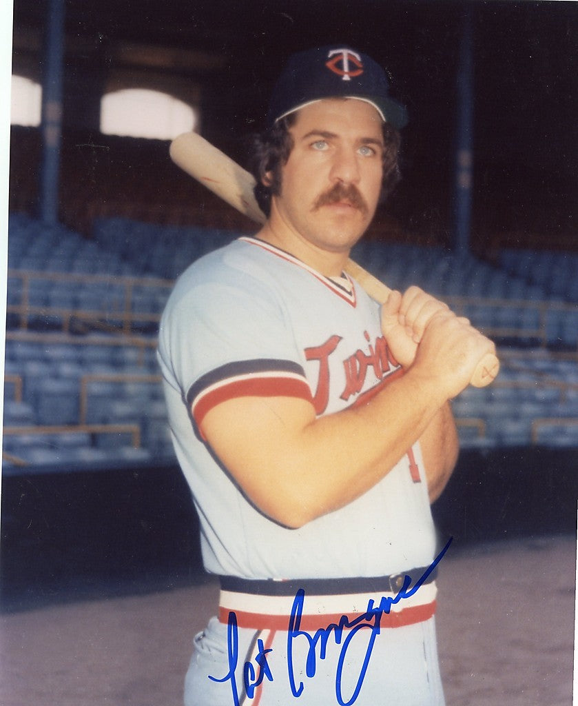 PAT BOURQUE    MINNESOTA   TWINS  SIGNED  8X10  PHOTO