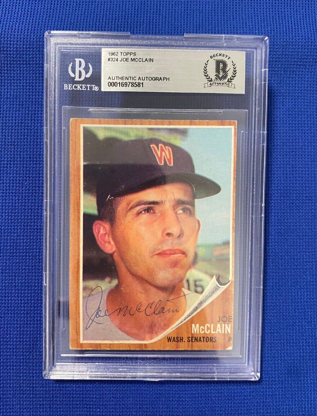 1962 TOPPS JOE MCCLAIN SENATORS SIGNED AUTOGRAPHED AUTO CARD #324 BECKETT AUTH