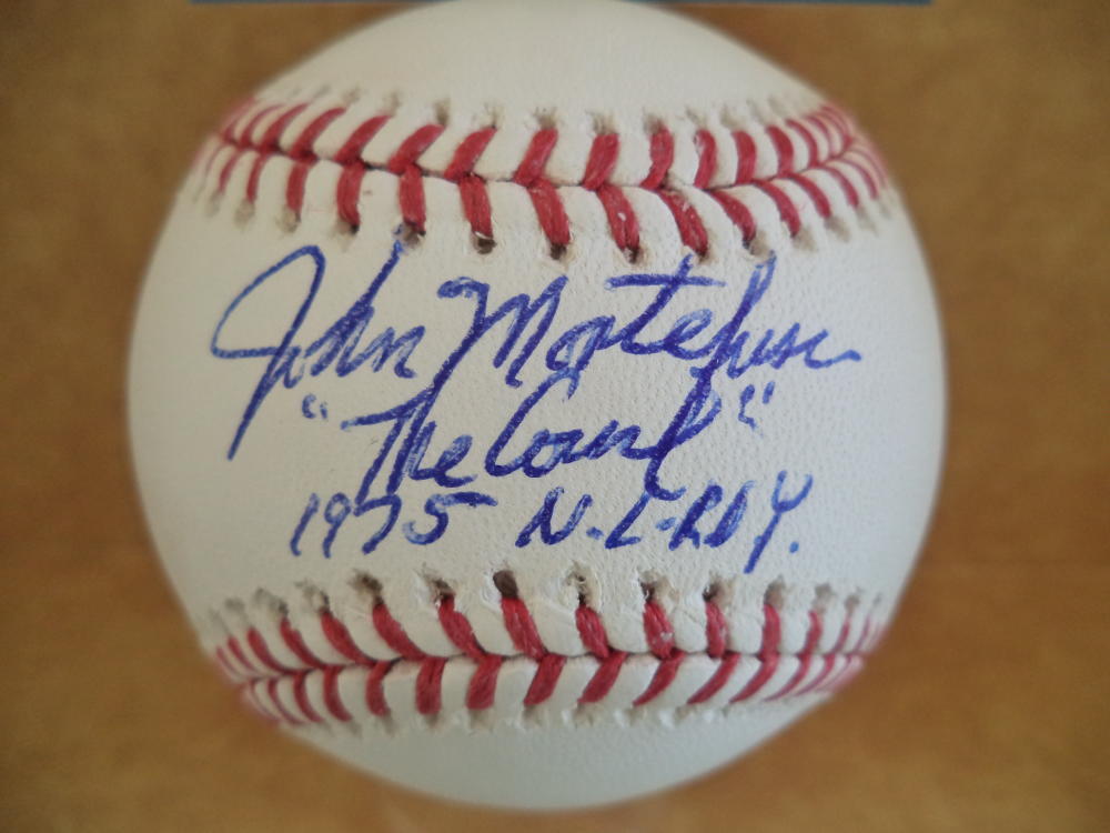 JOHN MONTEFUSCO "THE COUNT" 1975 N.L. ROY SIGNED AUTO ML BASEBALL BECKETT F50656