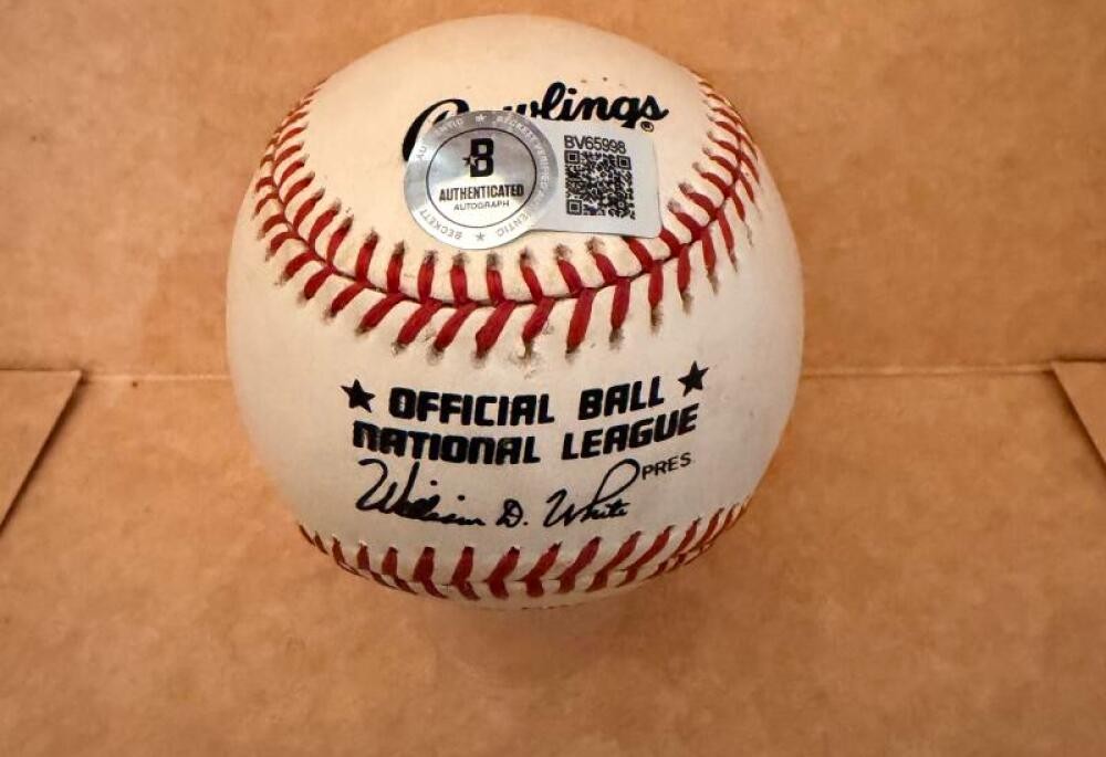 TIM WALLACH DODGERS/EXPOS  SIGNED AUTO M.L. BASEBALL BECKETT AUTH