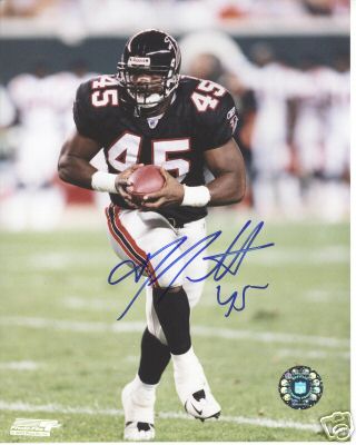 T.J. DUCKETT ATLANTA FALCONS SIGNED 8X10 PHOTO W/COA