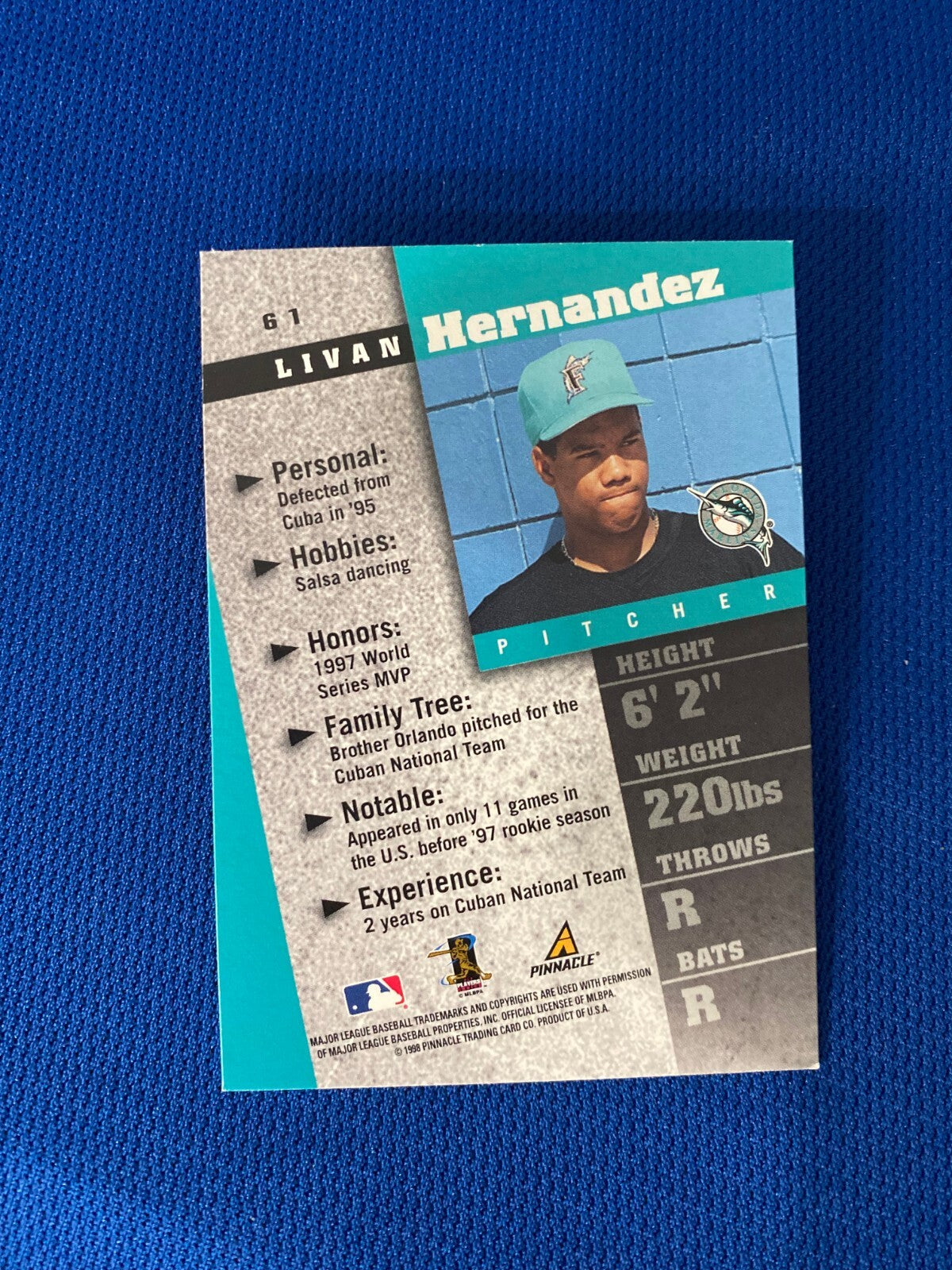 1998 PINNACLE INSIDE LIVAN HERNANDEZ FL MARLINS AUTOGRAPH SIGNED CARD #61 COA *