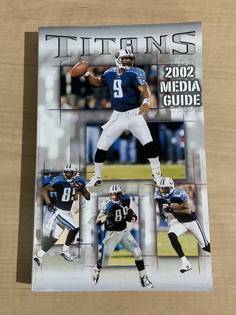 2002 TENNESSEE TITANS MEDIA GUIDE WITH STEVE MCNAIR COVER 431 PAGES