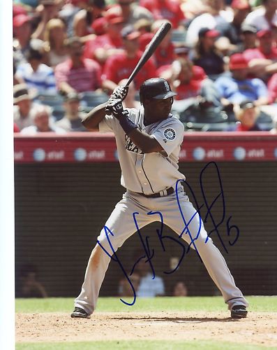 YUNIESKY  BETANCOURT    SEATTLE  MARINERS   SIGNED 8X10