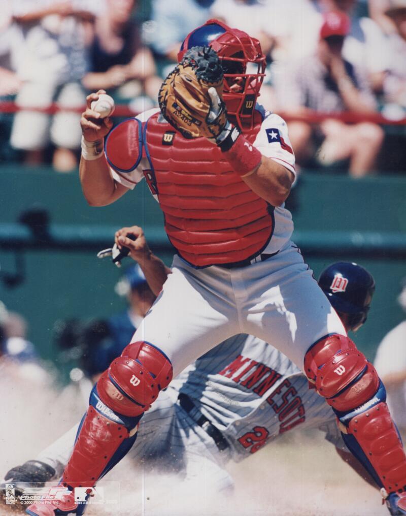 IVAN RODRIGUEZ RANGERS UNSIGNED 8X10 PHOTO 