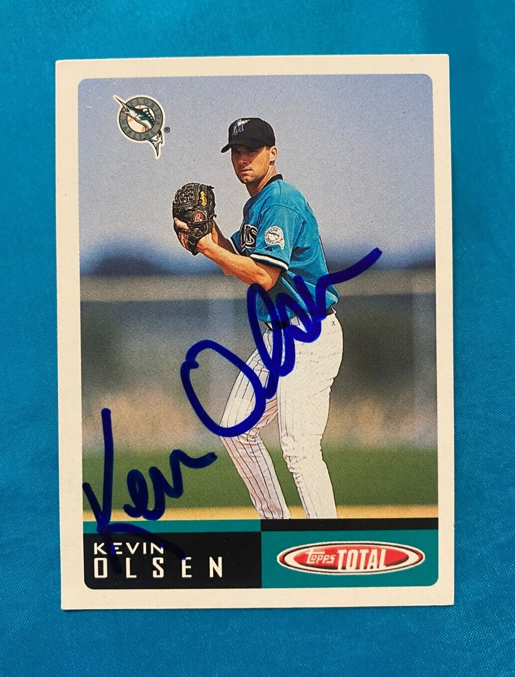 2002 TOPPS TOTAL KEVIN OLSEN FLORIDA MARLINS SIGNED AUTOGRAPHED CARD #575 W/COA