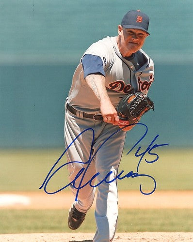 RYAN  PERRY     DETROIT  TIGERS   SIGNED  8X10  PHOTO
