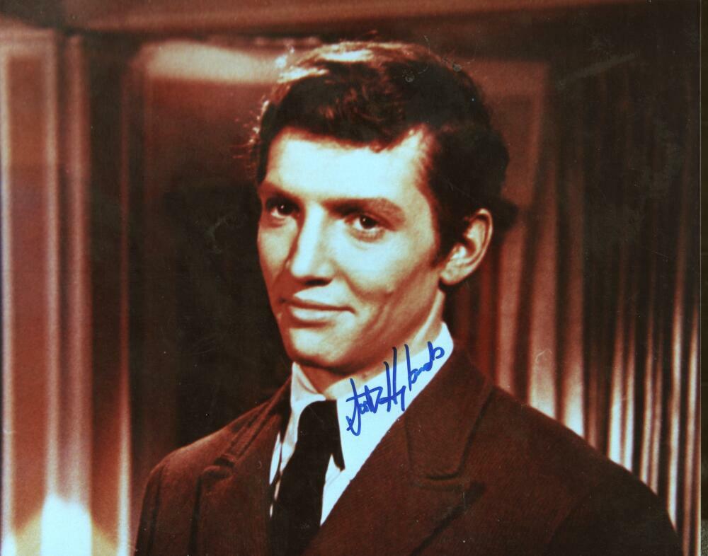 SCOTT HYLANDS ONE OF CANADAS GREAT OUTDOORS  SIGNED  8X10 PHOTO W/ COA