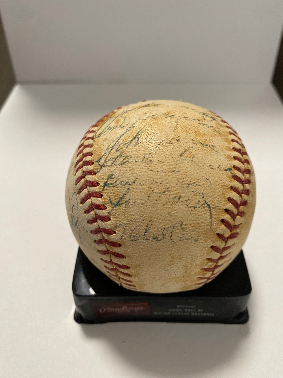 1954 NEW YORK YANKEES TEAM SIGNED AUTOGRAPHED BASEBALL BECKETT LOA MANTLE BERRA