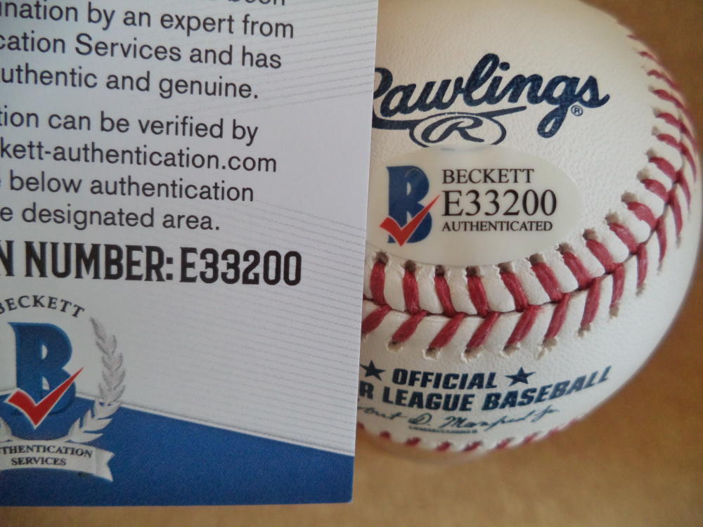 WADE DAVIS CHICAGO CUBS SIGNED AUTOGRAPHED M.L. BASEBALL BECKETT E33200