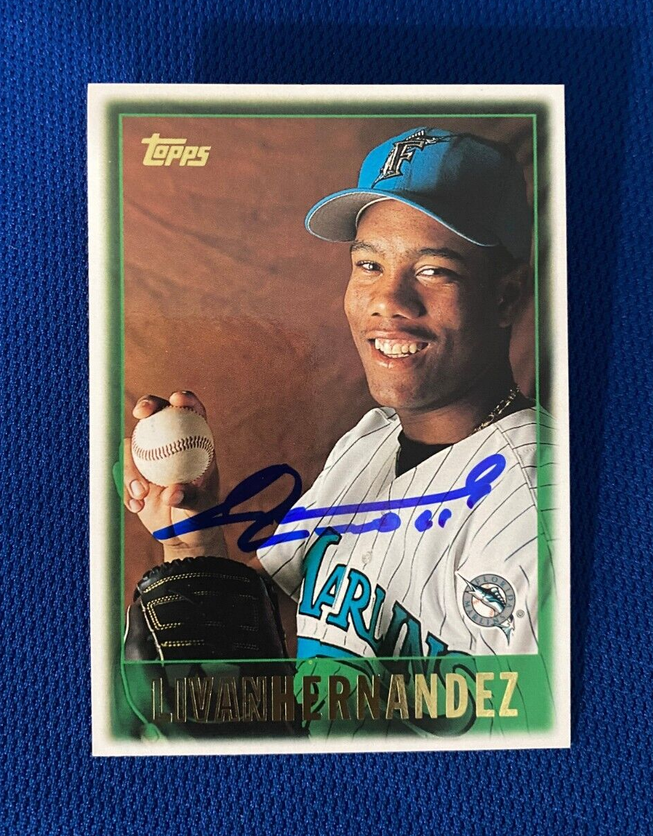 1997 TOPPS LIVAN HERNANDEZ FLORIDA MARLINS AUTOGRAPHED SIGNED CARD #382 W/COA *