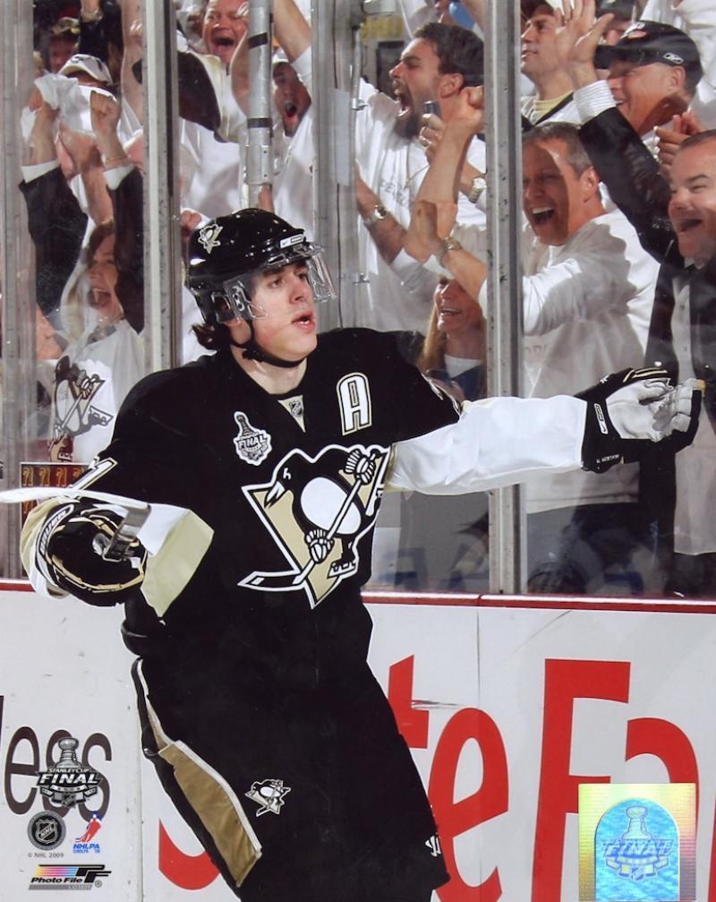 SIDNEY CROSBY PITTSBURGH PENGUINS ACTION  UNSIGNED 8X10 PHOTO