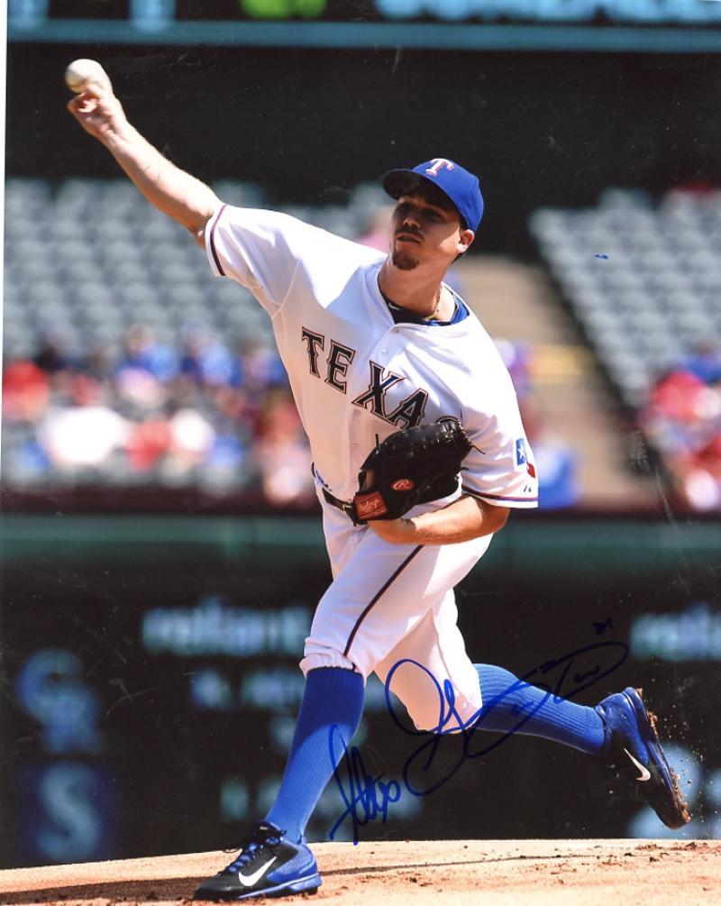 CHI CHI GONZALEZ PITCHING TEXAS RANGERS AUTOGRAPHED SIGNED 8X10 PHOTO W/COA