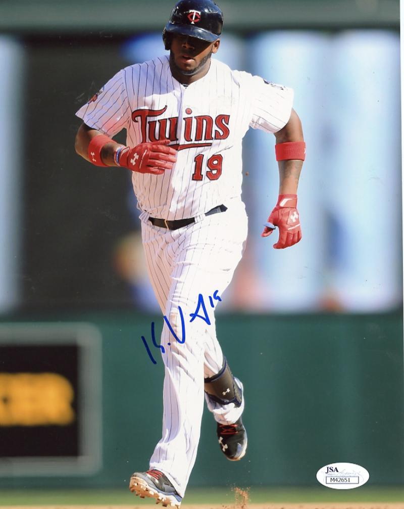 KENNYS  VARGAS  MINNESOTA TWINS  RED GLOVES  SIGNED AUTOGRAPHED 8X10 PHOTO  JSA 