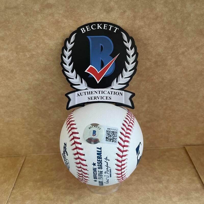 DON MATTINGLY 1984 AL BATTING CHAMP SIGNED AUTO  M.L. BASEBALL BECKETT WITNESS 