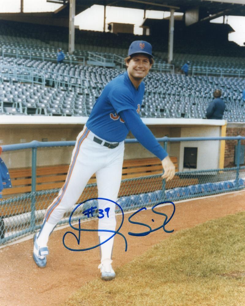 DOUG SISK NEW YORK METS WARMING UP  SIGNED   8X10 PHOTO W/COA