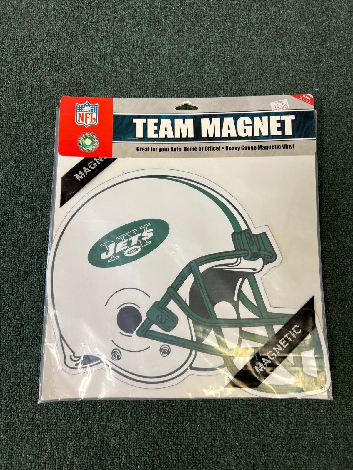 HUGE NFL FOOTBALL NEW YORK JETS HELMET TEAM LOGO MAGNET (GREAT FOR CARS LOCKERS)