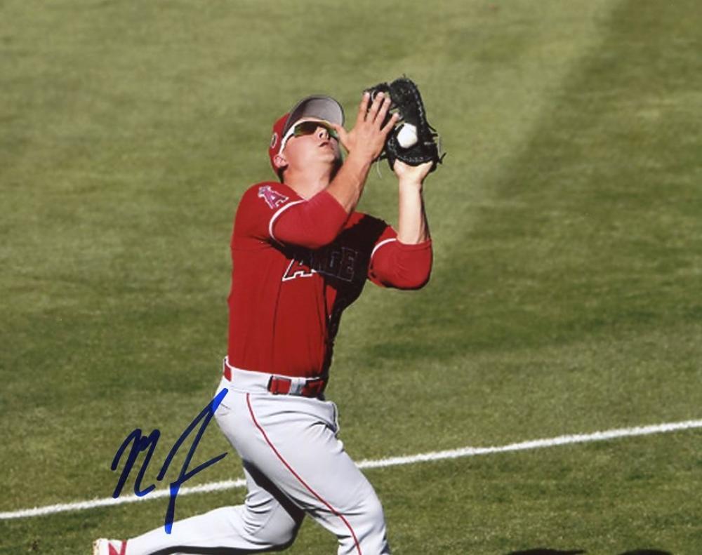 MATT THAISS LOS ANGELES ANGELS SIGNED AUTOGRAPHED CATCH 8X10 PHOTO W/COA 