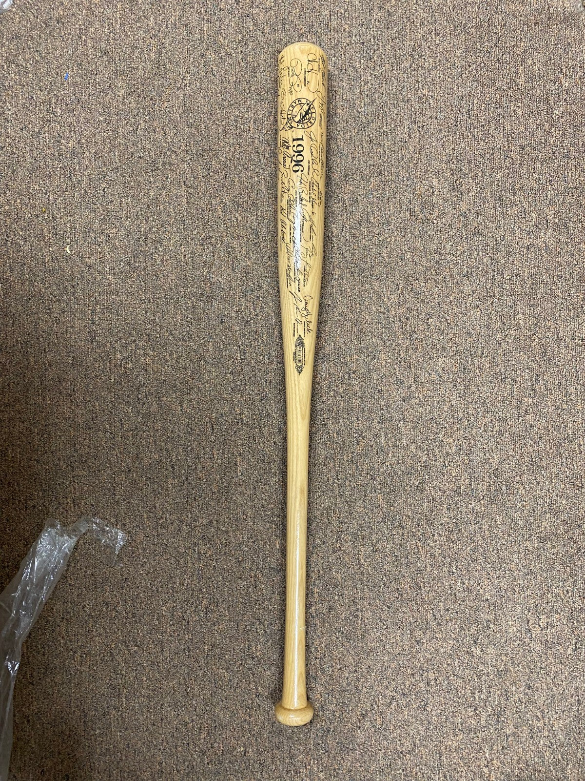 1996 HEAVY HITTER FLORIDA MARLINS TEAM SIGNED LIMITED EDITION BAT W/BOX