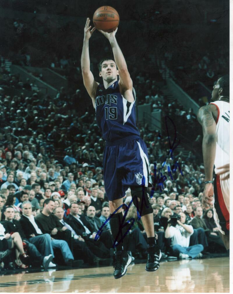 BENO UDRIH SACRAMENTO KINGS SIGNED AUTOGRAPHED 8X10 PHOTO W/ COA