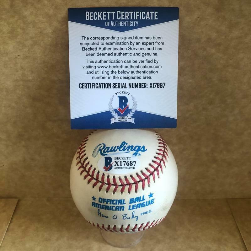 TONY LARUSSA A'S/WHITE SOX  SIGNED AUTOGRAPHED A.L. VINTAGE BASEBALL BECKETT X17