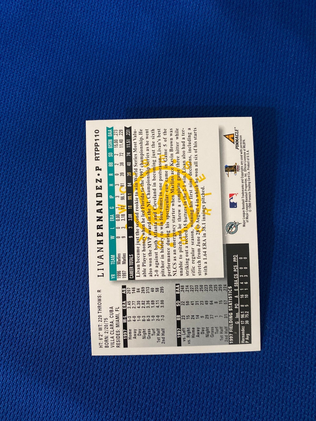 1998 SCORE FOIL LIVAN HERNANDEZ FLORIDA MARLINS AUTOGRAPH SIGNED CARD #110 W/COA
