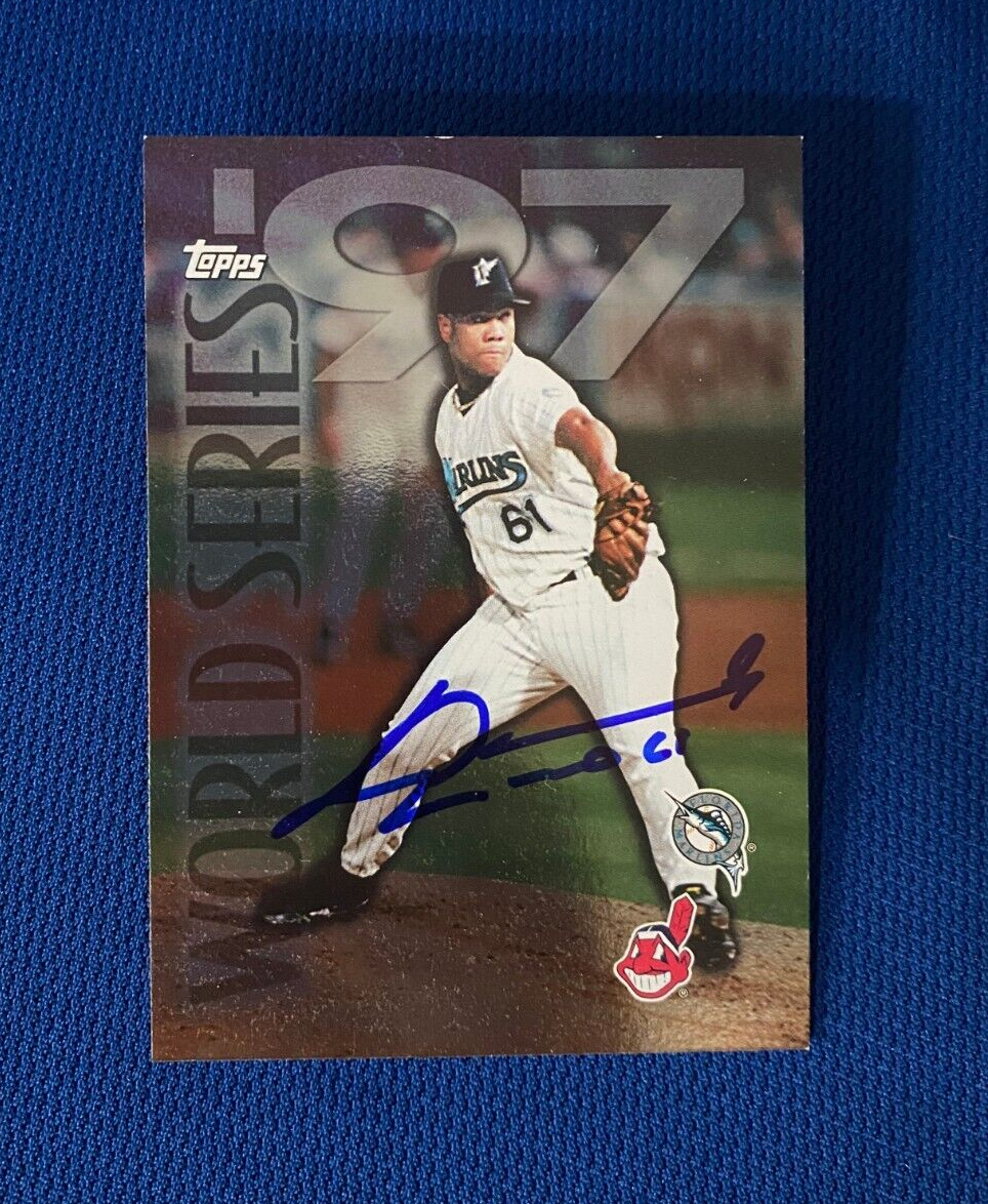 1997 TOPPS WORLD SERIES LIVAN HERNANDEZ FL MARLINS AUTO SIGNED CARD #281 W/COA