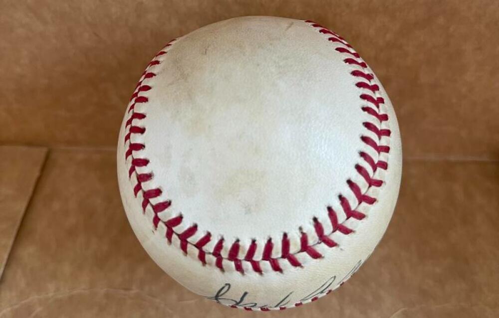 HANK AARON MILWAUKEE BRAVES VINTAGE SIGNED N.L. BASEBALL BECKETT AUTH 