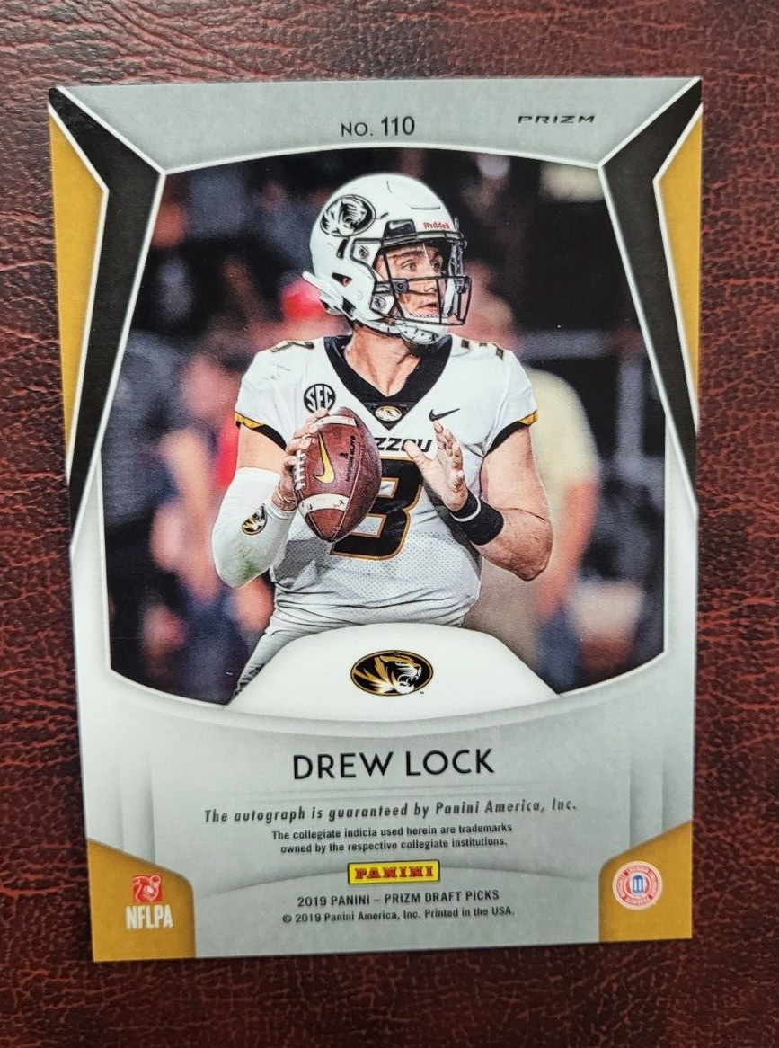 2019 PANINI PRIZM DRAFT PICKS DREW LOCK ROOKIE RC AUTOGRAPH #110 FOOTBALL CARD