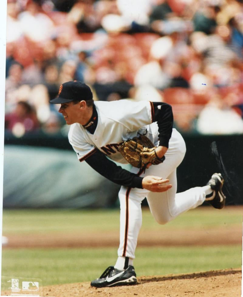OREL HERSHISSER WITH GLOVE  SAN  FRANCISCO  GIANTS   UNSIGNED 8X10