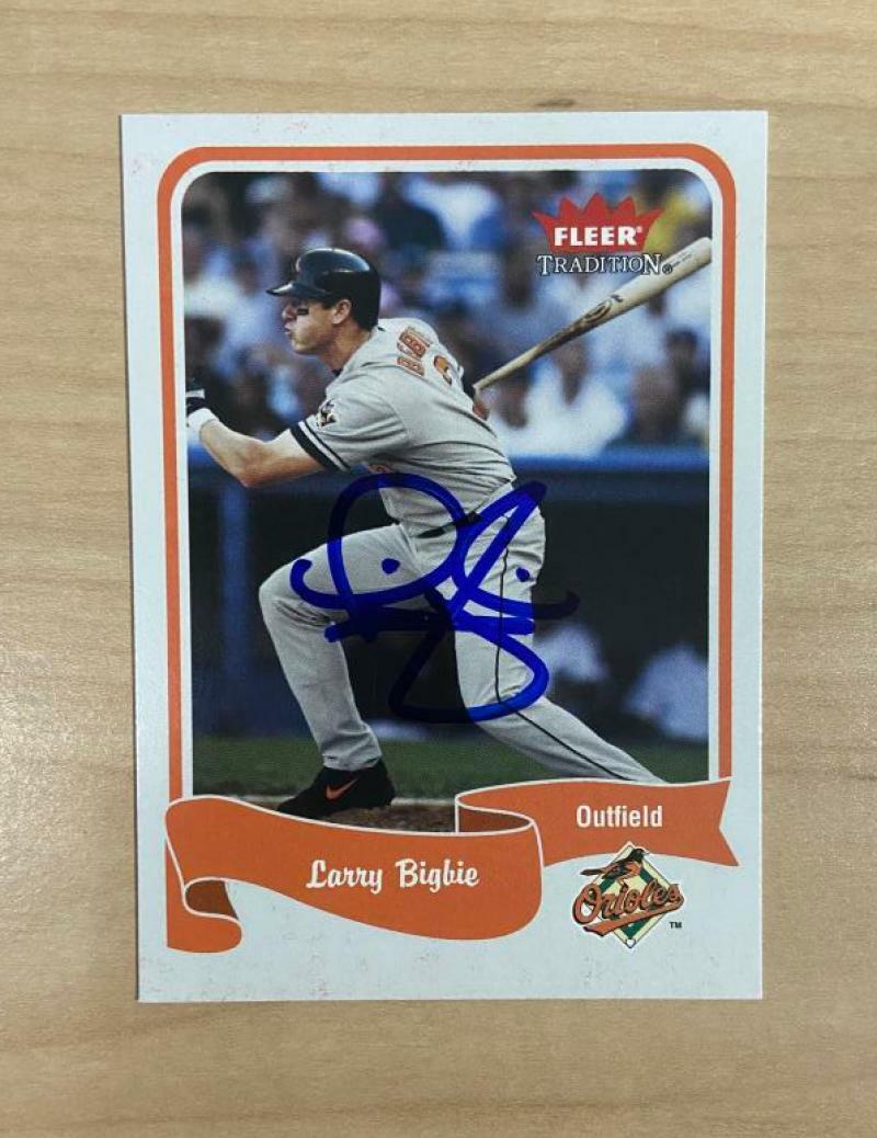LARRY BIGBIE BALTIMORE ORIOLES SIGNED 2004 FLEER TRADITION CARD #425 W/COA