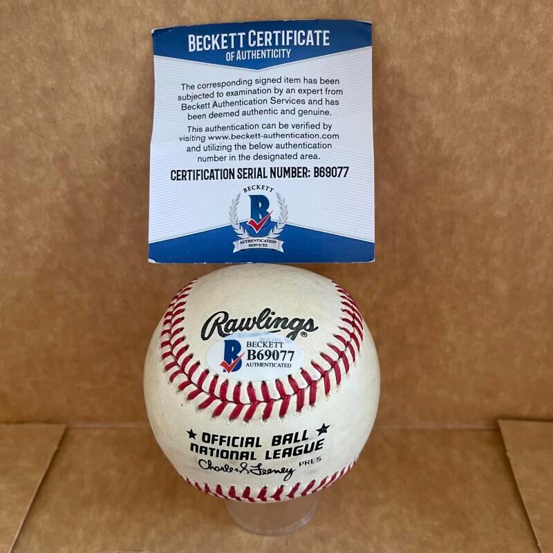 HANK AARON MILWAUKEE BRAVES VINTAGE SIGNED N.L. BASEBALL BECKETT AUTH 