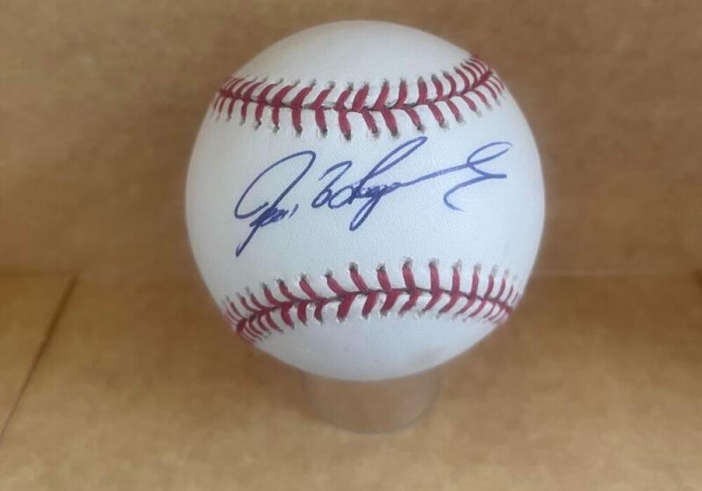 IVAN RODRIGUEZ RANGERS/YANKEES SIGNED AUTO M.L. BASEBALL BAS AUTHENTICATED