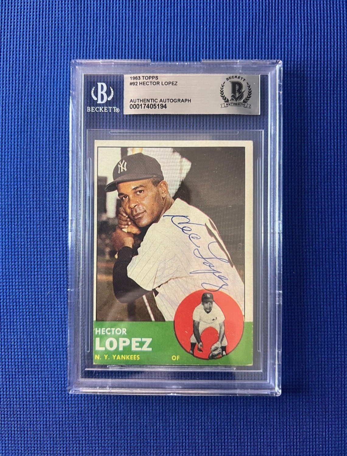 1963 TOPPS HECTOR LOPEZ NEW YORK YANKEES SIGNED AUTOGRAPHED CARD #92 BECKETT