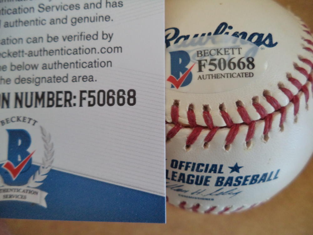 OMAR MINAYA METS FORMER GM SIGNED AUTOGRAPHED M.L. BASEBALL BECKETT F50668