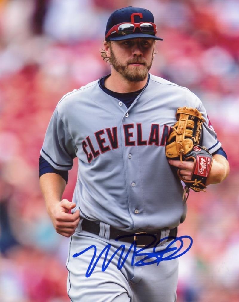 MARK REYNOLDS CLEVELAND INDIANS SIGNED 8X10 PHOTO W/COA