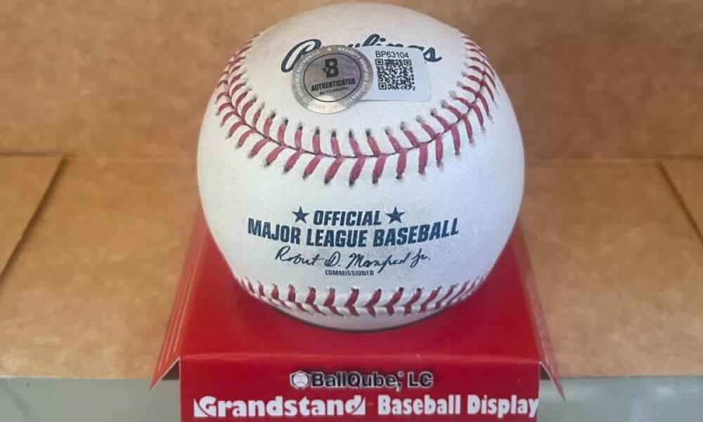 KYLE TUCKER CUBS SIGNED AUTOGRAPHED M.L. BASEBALL BECKETT AUTH