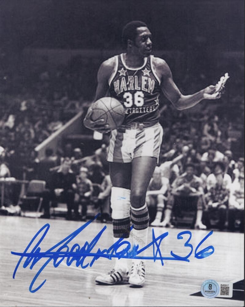MEADOWLARK LEMON HARRLEM GLOBETROTTERS SIGNED 8X10 PHOTO BECKETT AUTH