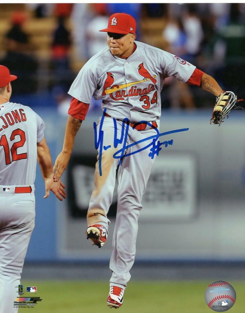 YAIRO MUNOZ ST. LOUIS CARDINALS SIGNED AUTOGRAPHED 8X10 W/COA