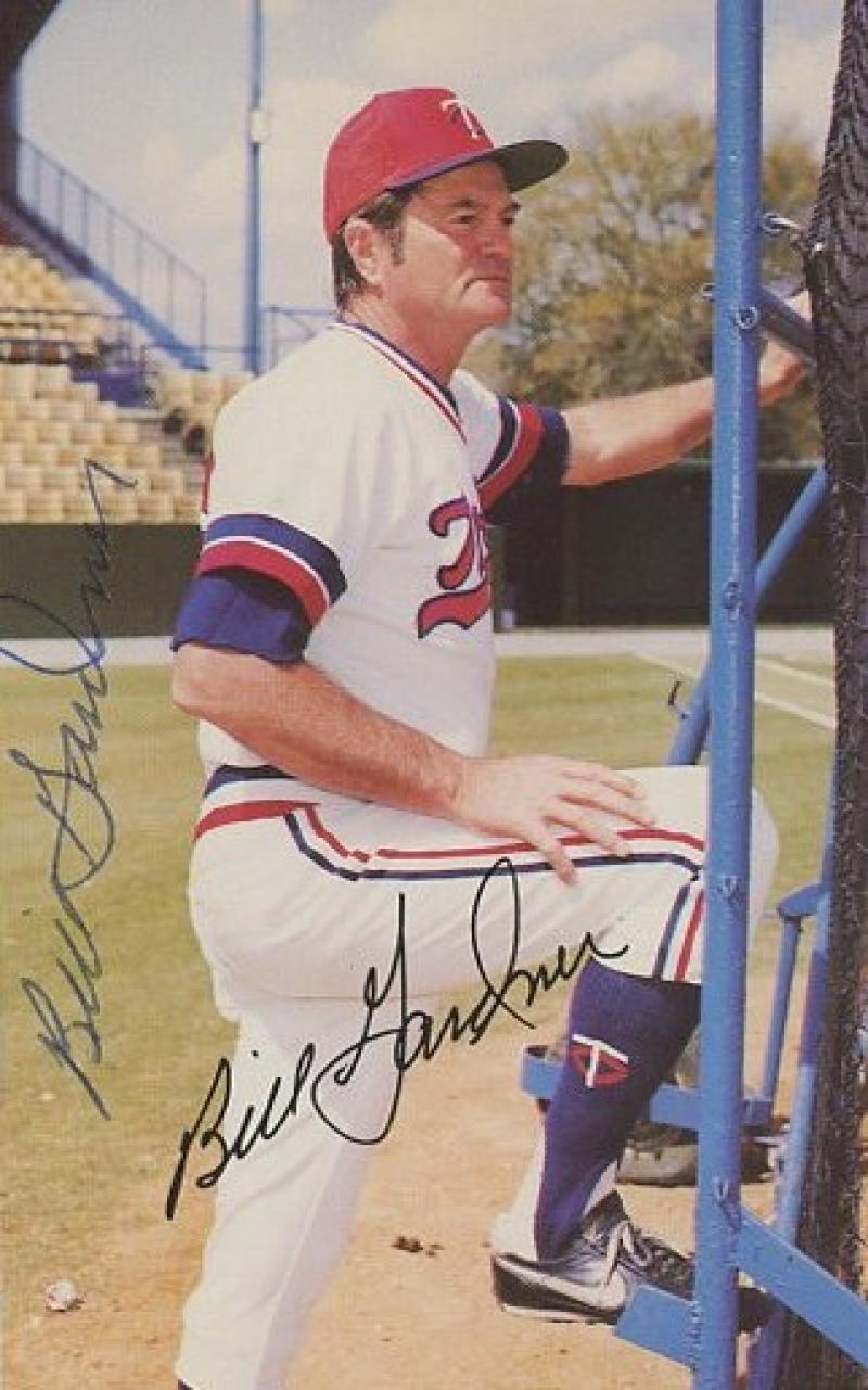 BILL GARDNER MINNESOTA TWINS MANAGER SIGNED TEAM POSTCARD W/COA