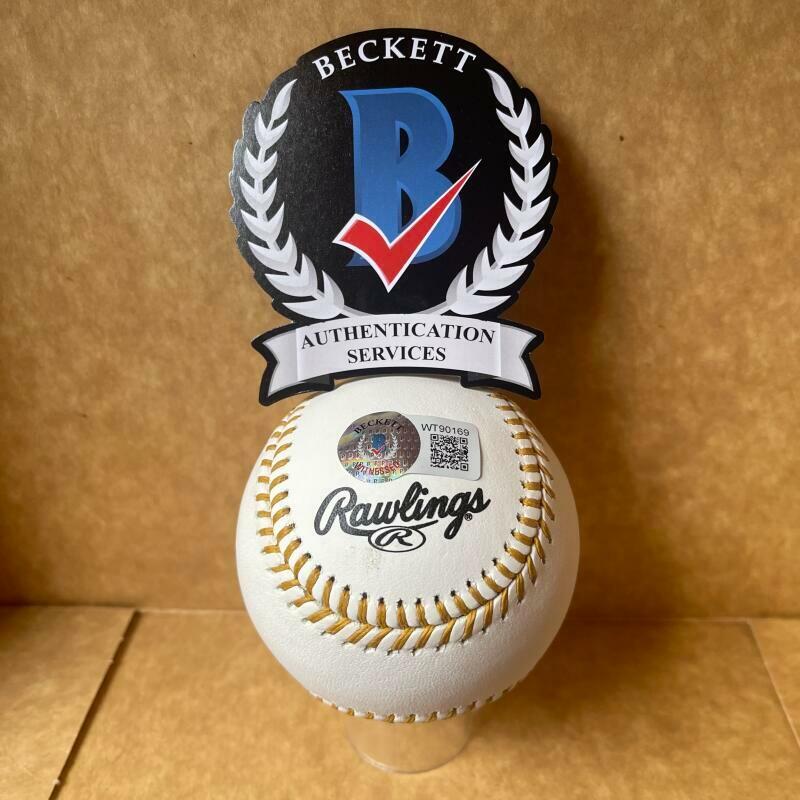 DON MATTINGLY NEW YORK YANKEES SIGNED AUTO GOLD GLOVE BASEBALL BAS  WITNESSED WT