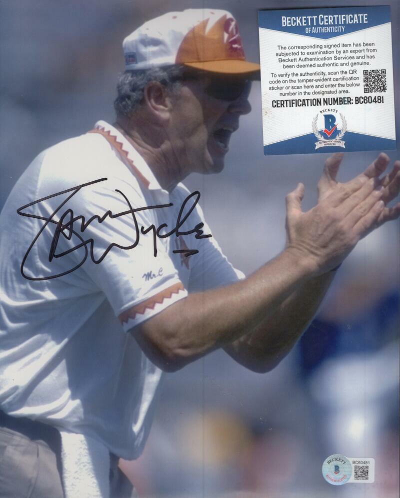 SAM WYCHE TAMPA BAY BUCS SIGNED AUTOGRAPHED 8X10 PHOTO BECKETT BC60481