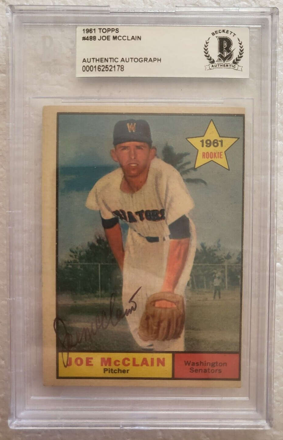1961 TOPPS JOE MCCLAIN WASHINGTON SENATORS SIGNED AUTOGRAPHED #488 CARD BECKETT