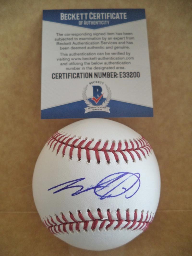 WADE DAVIS CHICAGO CUBS SIGNED AUTOGRAPHED M.L. BASEBALL BECKETT E33200