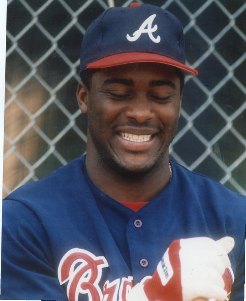 RON GANT SMILING  ATLANTA BRAVES  UNSIGNED 8X10