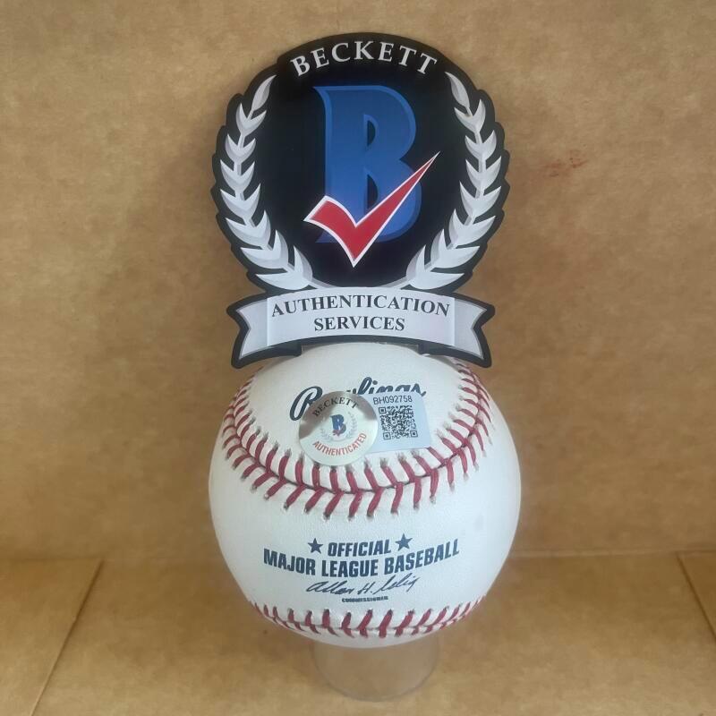 IVAN RODRIGUEZ RANGERS/YANKEES SIGNED AUTO M.L. BASEBALL BAS AUTHENTICATED